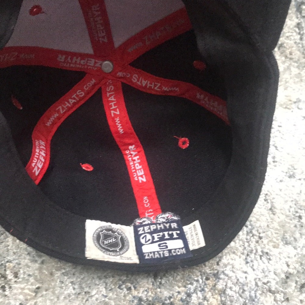 BLACKHAWKS hat - Picture 2 of 4